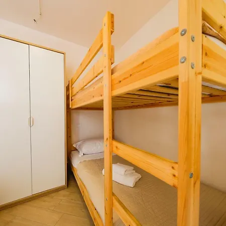 Laura Apartman *