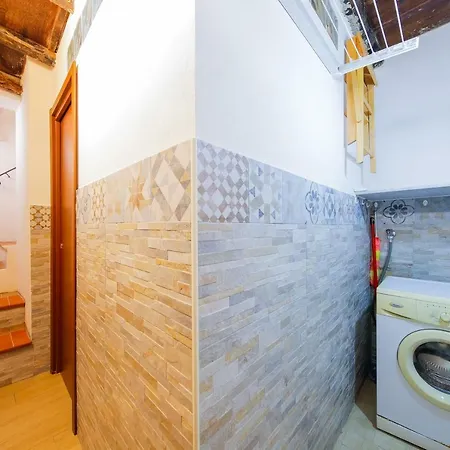 Laura Apartman *